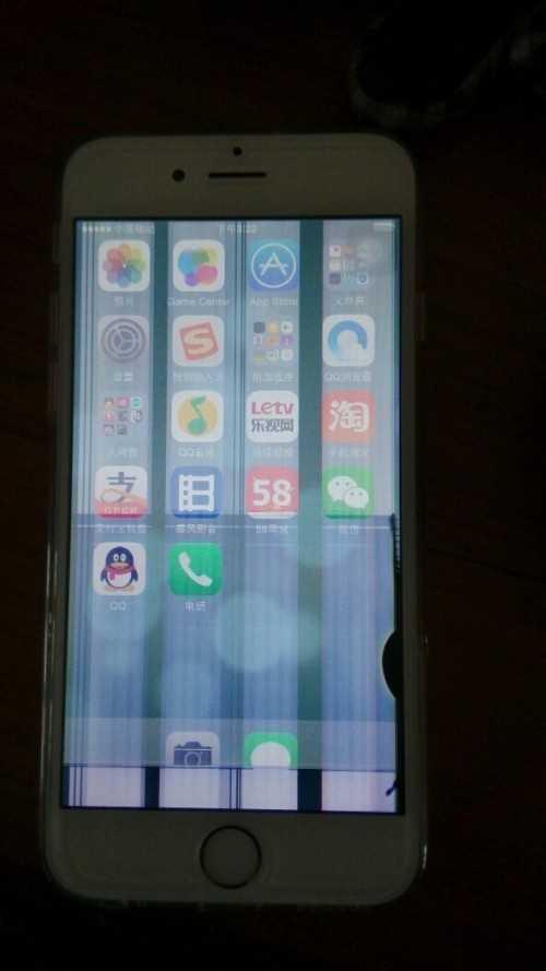 手机屏幕有条竖线很细怎么办（手机屏幕出现竖条纹什么原因）