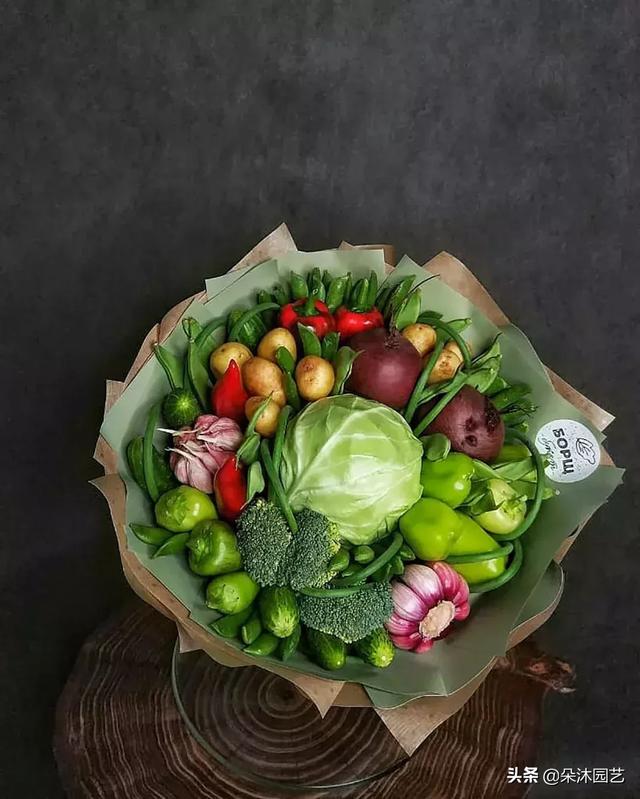 水果花束包装教程图解 礼物包装纸方法图解