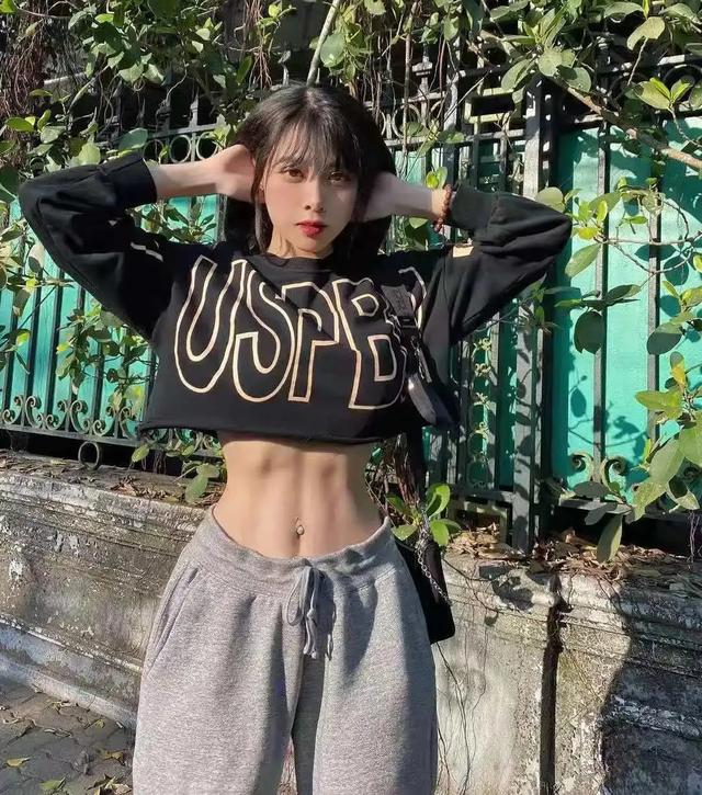 她從140斤瘦到104斤，美出了天際，蛻變後的她愛上了健身 街拍正妹 第1张