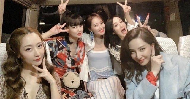 黃齡曬姐姐們美照，50歲鍾麗緹身材曲線太誘人，鄭希怡依然霸氣 娛樂八卦吃瓜 第4张