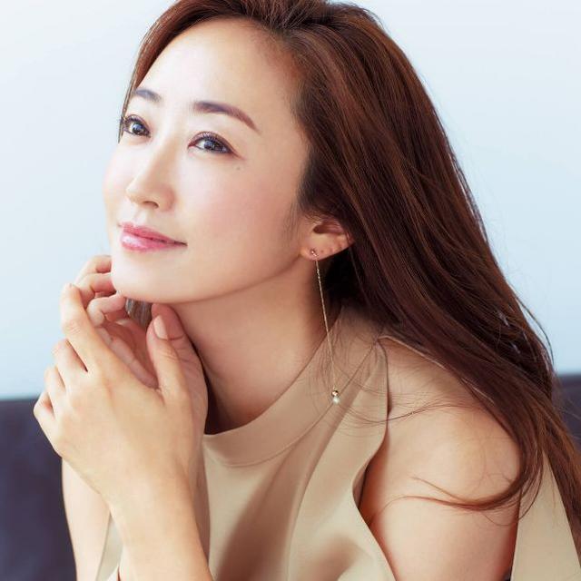 20歲容貌，卻是45歲的年紀，愛練瑜伽的她，活成花一樣的年紀 健身減肥達人 第1张