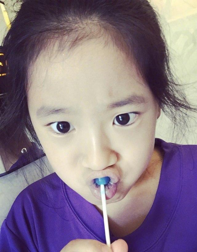賈靜雯大女兒過生日！賈靜雯曬多張童年照為女兒慶生，首次不打碼 娛樂八卦吃瓜 第2张