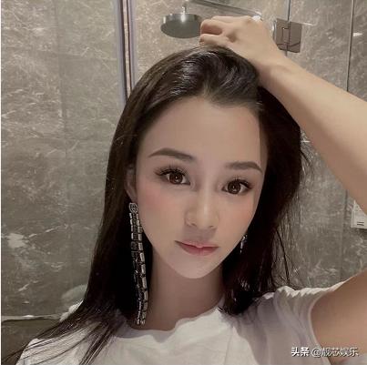 吳秀波前女友曬美照告別十年，戴奢侈配飾超搶鏡，模樣大變像網紅 娛樂八卦吃瓜 第2张
