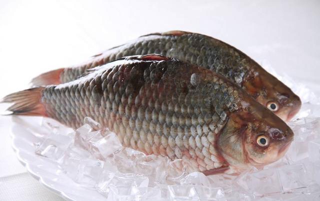 鯽魚怎麼做才好吃？分享3種不同的做法，鮮香美味，下酒下飯都行 熱愛美食 第3张