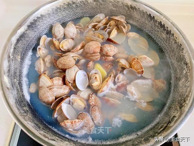 花蛤怎么炒又嫩又香，10分钟上桌鲜美滑嫩