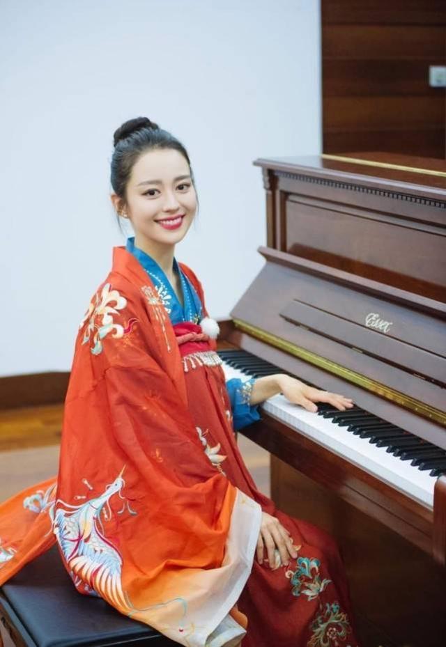 吉娜•愛麗絲顏值太高！精緻穿搭顯混血五官，難怪被郎朗寵成公主 娛樂八卦吃瓜 第2张