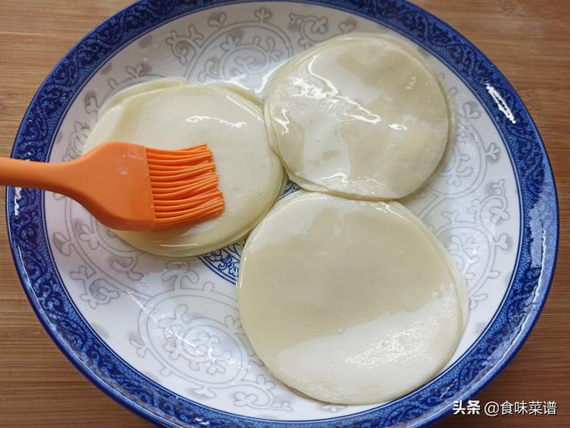 餃子皮別浪費了，教你4種創新吃法，皮脆餡香，上桌孩子們搶著吃 熱愛美食 第3张
