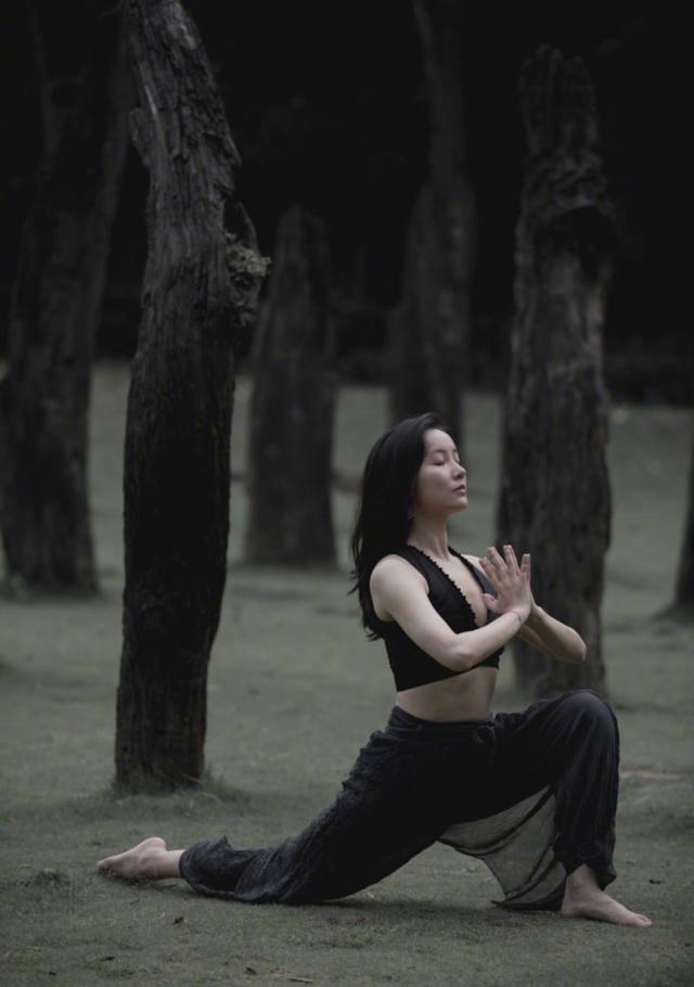 呂一真是美死了！35歲卻擁有20歲時的好身材，氣質出塵迷死人 街拍正妹 第12张