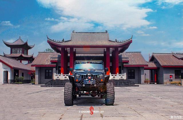 绞牙避震、绞盘前杠、轮圈轮胎，打造霸气十足的牧马人