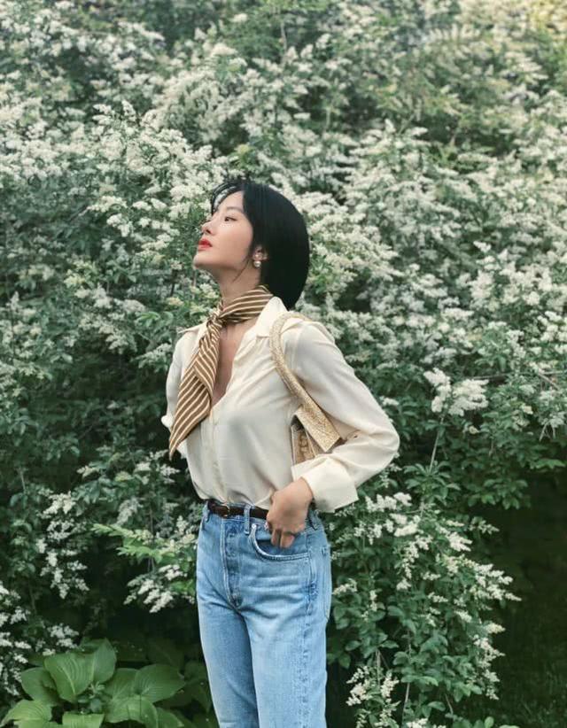 《芳華》中的楊采鈺絕了！基礎款搭配也能穿出高級感，貴婦氣息足 娛樂八卦吃瓜 第7张