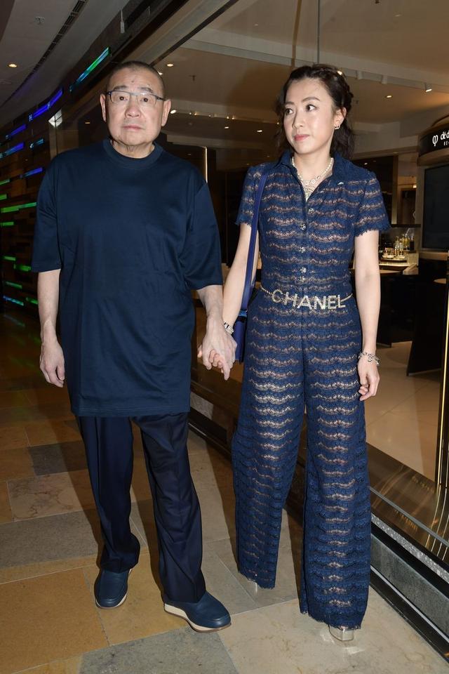 刘銮雄女儿18岁生日照曝光，刘銮雄18岁女儿首晒父女合照