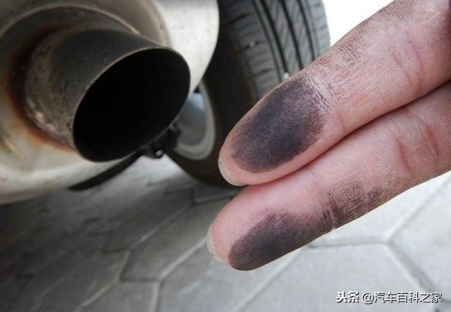 摸一下排气管很黑就能说明车辆积碳很多吗？该怎么判断？