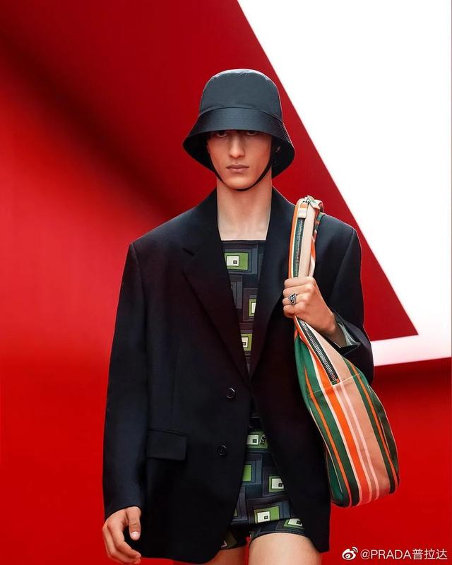 情侣送礼，没有什么是Prada搞不定的 情人节送什么礼物给女朋友好