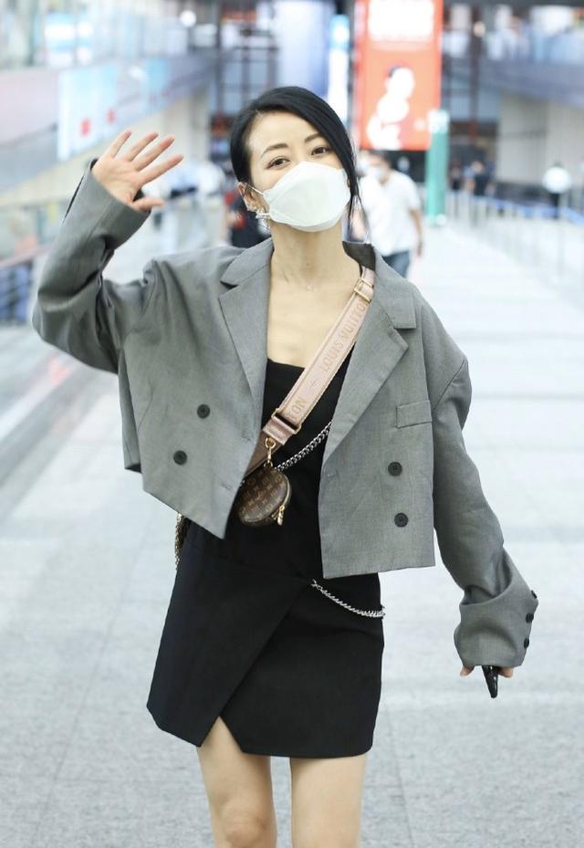 《白蛇傳》小青陳紫函現身，穿緊身短裙秀身材，出道24年沒啥變化 娛樂八卦吃瓜 第2张