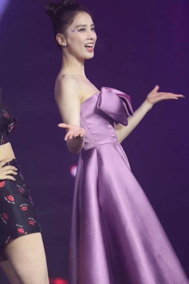 黃聖依不愧是少奶奶，穿迪士尼裙裝扮可愛，減齡感十足哪像37歲？ 娛樂八卦吃瓜 第4张