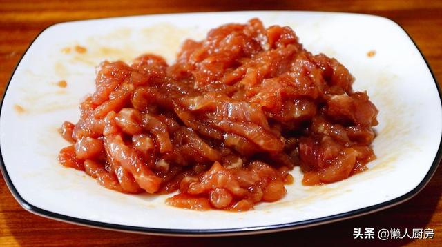 苦瓜炒肉絲，教你一招，肉絲又嫩又滑，一點都不柴 熱愛美食 第10张