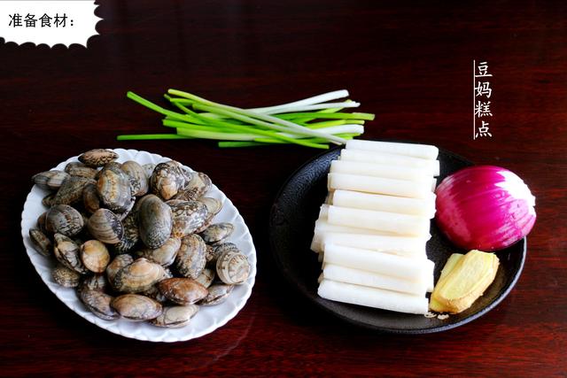 這菜我家吃火鍋必備，與花蛤一起炒，幾分鍾上桌，又鮮又糯 熱愛美食 第4张