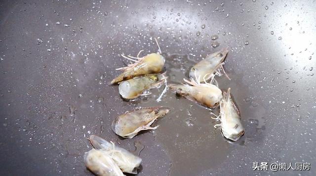 蛋炒飯該怎麼炒？這是電視中女廚師的做法，吃貨總裁被一碗飯降服 熱愛美食 第19张