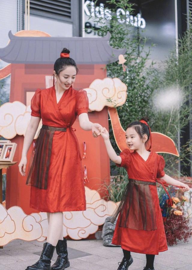 董璇高雲翔離婚後首合體，為女兒慶5歲生日，高雲翔剃光頭變路人 娛樂八卦吃瓜 第1张
