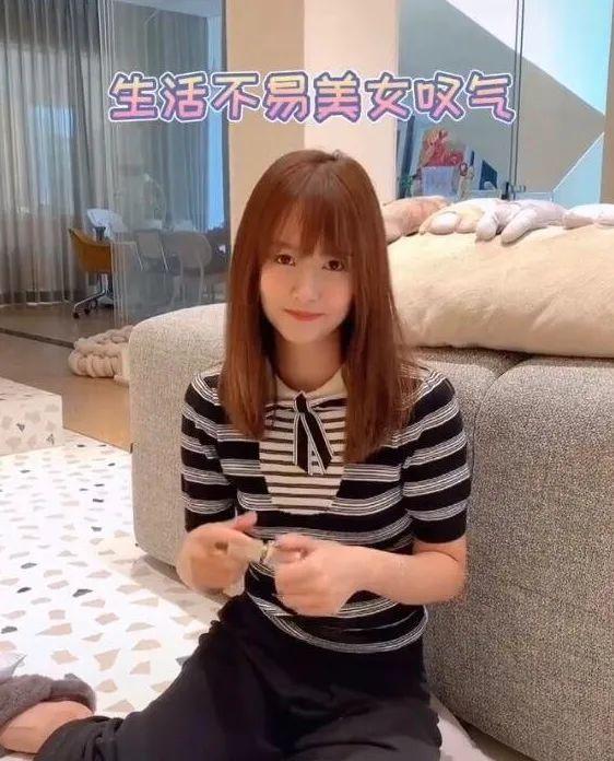 張子萱產後終於瘦身成功，一身少女穿搭笑容甜美，同框老公真甜蜜 娛樂八卦吃瓜 第1张