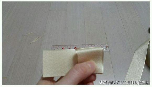 一根丝带蝴蝶结系法,怎么用丝带做蝴蝶结