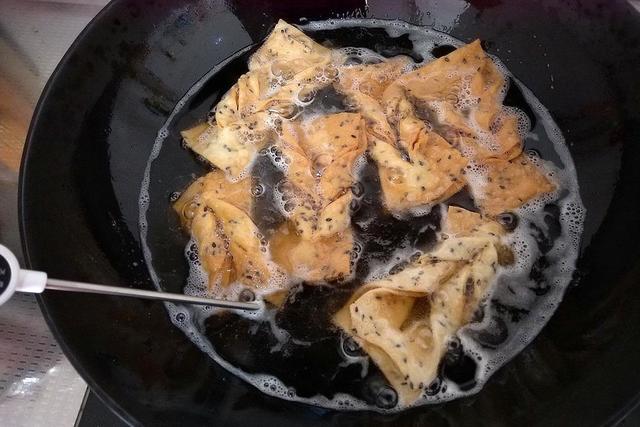 炸麻葉、炸麻花、炸蝦片，花錢學的配方，免費給你，建議收藏備用 熱愛美食 第10张