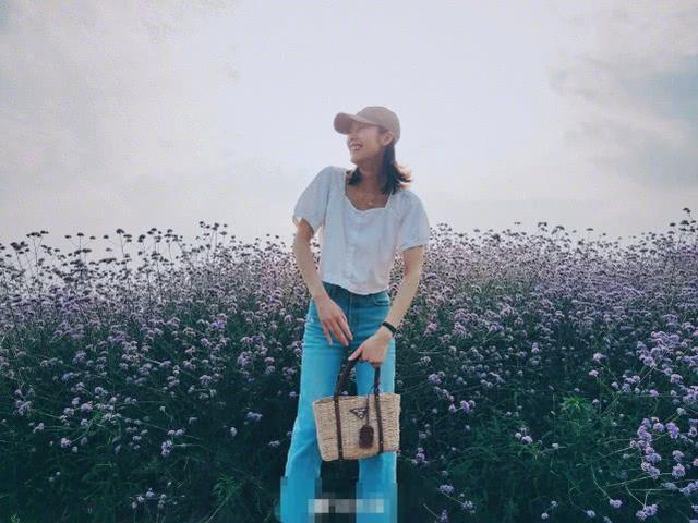 劉雯曬夏遊私服照！一身白衣搭白帽清爽活潑，追風造型格外有范兒 娛樂八卦吃瓜 第8张