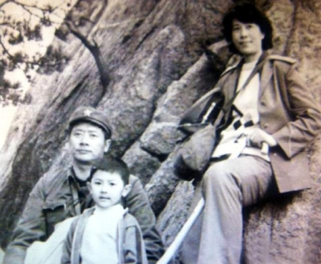 印小天送別慈父：含淚的孝心將父親的臨終歲月點亮 娛樂八卦吃瓜 第2张