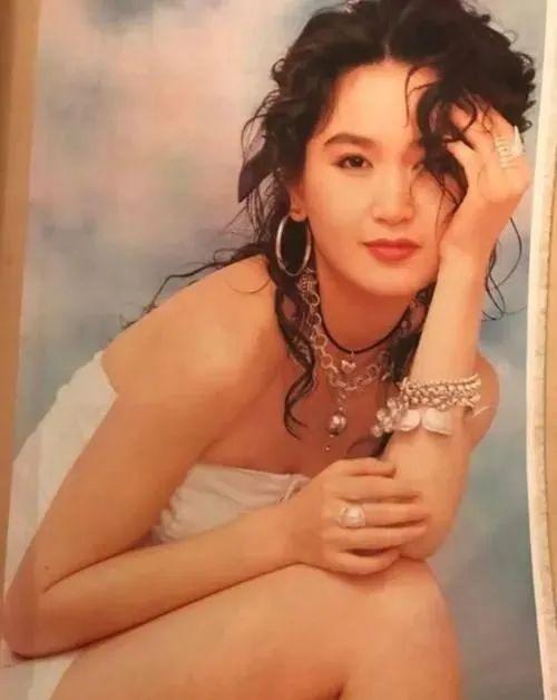55歲溫碧霞近照曝光，把老公熬成爹，網友：女神又回來了 街拍正妹 第4张