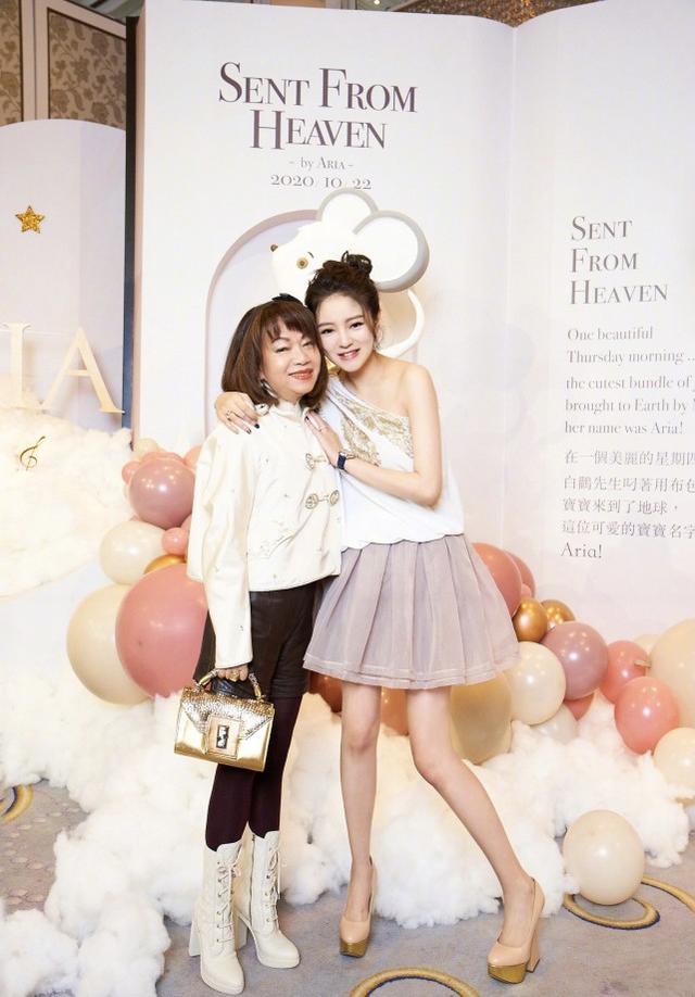 安以軒復出走機場，嫁給百億富商後生活瀟灑，年輕身材太完美 娛樂八卦吃瓜 第7张