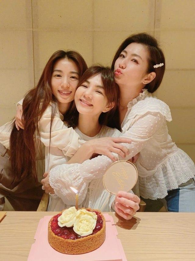 SHE姐妹合體，為陳嘉樺慶39歲生日，姐妹三人穿「團服」太有愛 娛樂八卦吃瓜 第5张