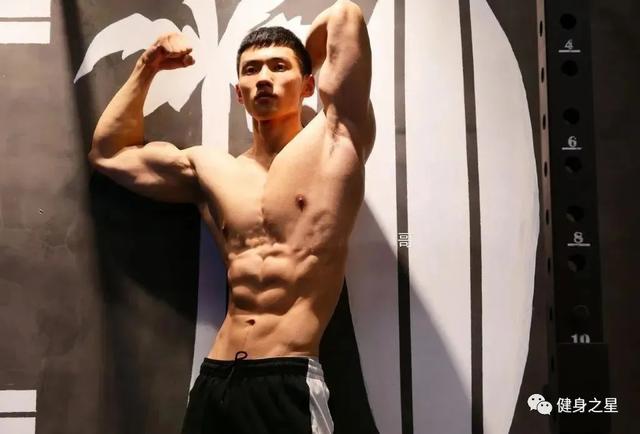 190斤肌肉男，身材媲美男模，網友：這身材我服了 健身減肥達人 第5张
