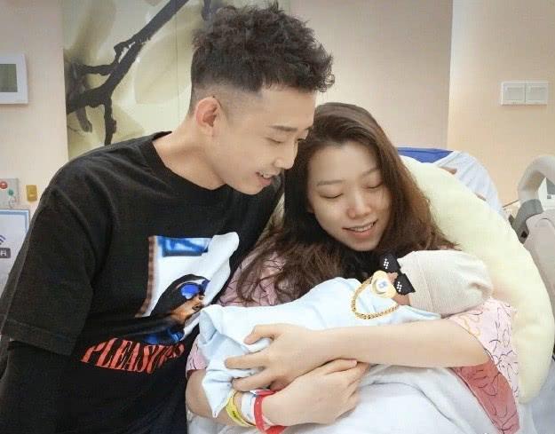 GAI周延曬三口人合影！妻子王斯然生下兒子，嘻哈歌手變身奶爸 娛樂八卦吃瓜 第1张