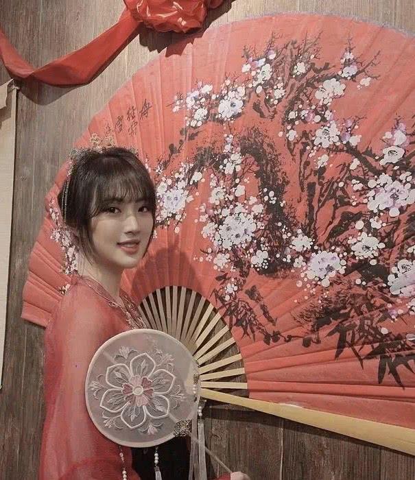 任正非女兒姚安娜曬近照！從小練習芭蕾舞體態優雅，充滿公主范兒 娛樂八卦吃瓜 第6张
