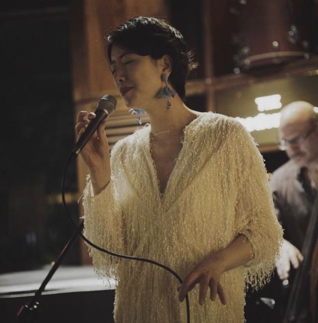 李亞鵬女友曬舊照，一頭長發配高挑身高女神范滿滿，氣質不弱明星 娛樂八卦吃瓜 第6张