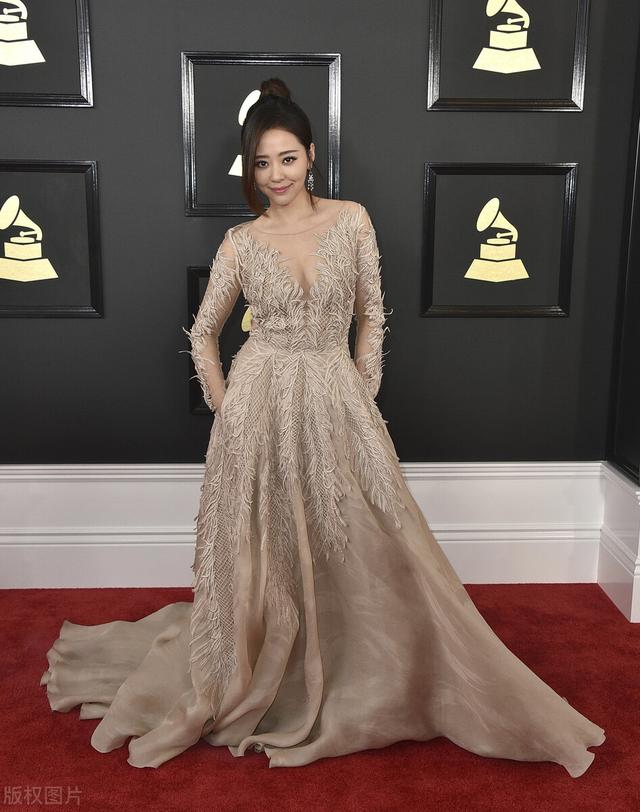 怎么翻唱歌曲（三招帮你彻底打开喉咙）