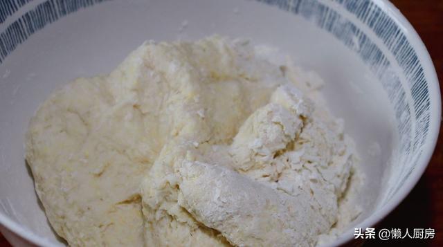 外面賣20元一份的茴香小油條，自己在家做，2元麵粉能做超多 熱愛美食 第4张