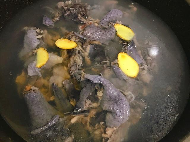 不管是燉土雞還是燉烏雞，牢記「2放3不放」，雞湯鮮美不膩更好喝 熱愛美食 第4张