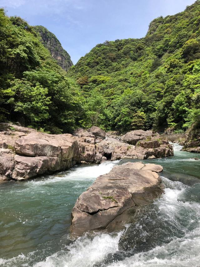 避暑徒步路线推荐，徒步溯溪原生态避暑圣地-浙东大峡谷