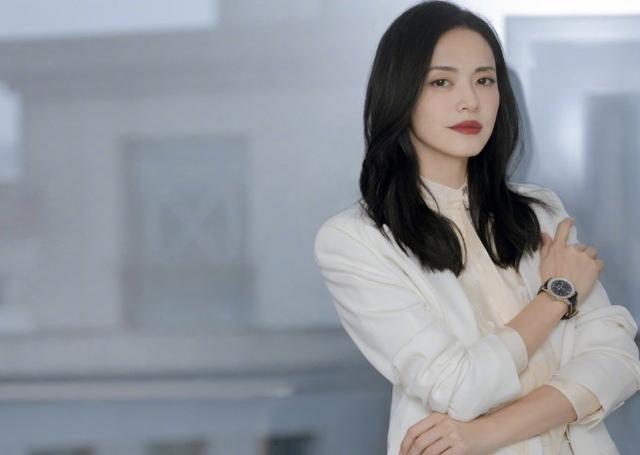 姚晨夫婦結婚多年依舊恩愛，老公曹郁探班姚晨送上驚喜，狂撒狗糧 娛樂八卦吃瓜 第7张