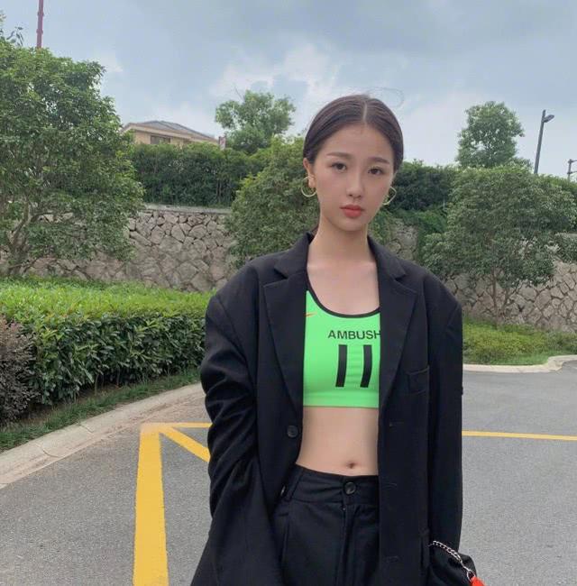 虞書欣私服穿搭太少女！紫色西裝外套搭高馬尾，造型高級且優雅 娛樂八卦吃瓜 第9张