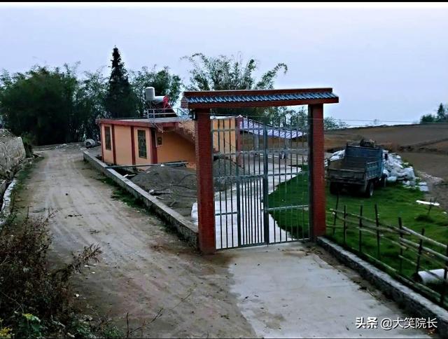 哈哈哈男朋友520送了一对塑料水晶鞋，怎么才能委婉告诉他不喜欢 送女朋友什