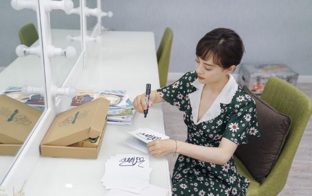 「娘娘」孫儷留長發！罕見曬照長發挽起溫婉淑女，網友：換風格了 娛樂八卦吃瓜 第8张