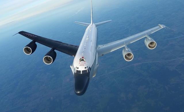 卫星在中国沙漠发现美“航母”，还会动！美媒：那是DF-21的靶子