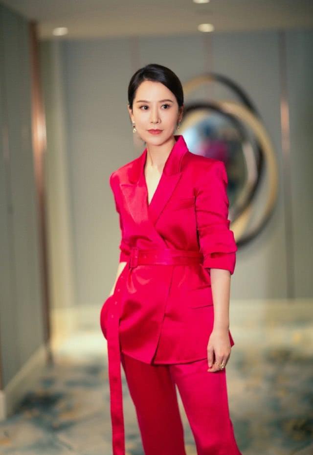 各類玫紅粉色系搭配look！休閒時尚不難搭，明星潮人都這樣穿 娛樂八卦吃瓜 第6张