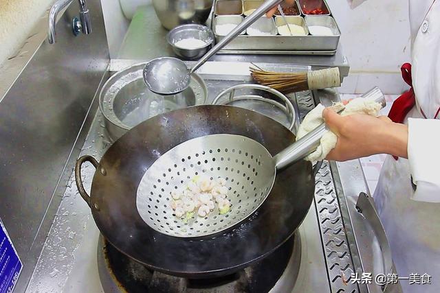 西芹炒虾仁q弹嫩滑不腥不柴，西芹炒虾仁的家常做法