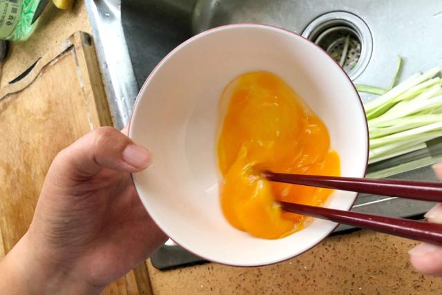 餃子皮別浪費了，教你4種創新吃法，皮脆餡香，上桌孩子們搶著吃 熱愛美食 第13张