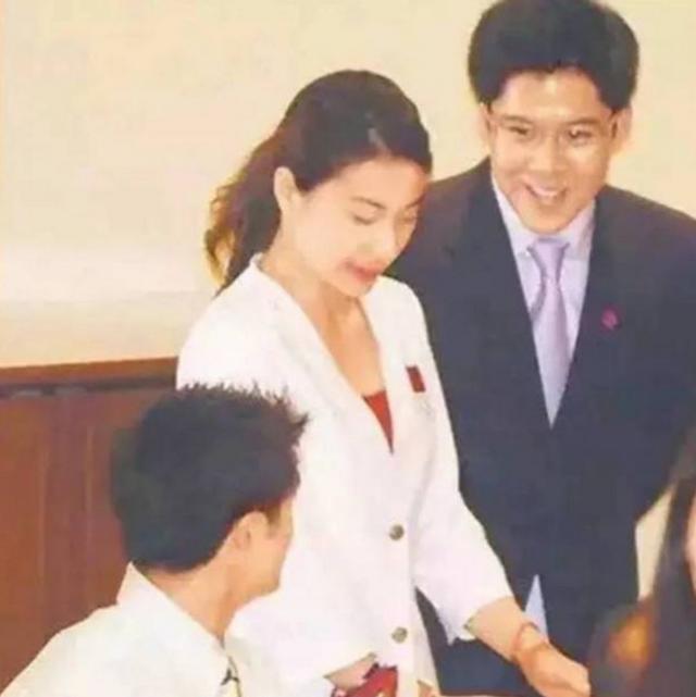 郭晶晶下嫁8年，詮釋了豪門媳婦該怎麼當，怪不得霍啟剛寵到不行 娛樂八卦吃瓜 第3张