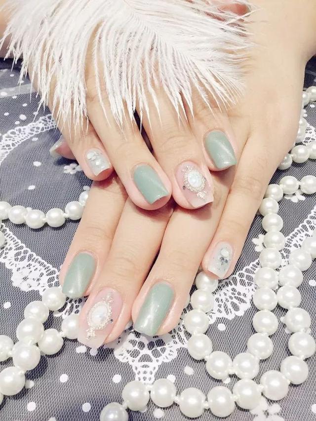 猫眼美甲多少钱，猫眼美甲和普通的美甲有啥区别（倾诚秀美甲抖音团购38元起）