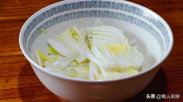 娃娃菜不用炒，用涼白開泡一泡，很爽口，沒有油膩感 熱愛美食 第8张